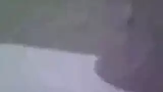 أنين النشوة العالي من الضرب العميق للكس