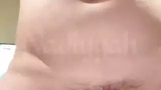 العربية فرخ عارية تماما وإغاظة مع لها الثدي الطبيعية الكبيرة وضيق مشعر كس