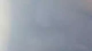 القنبلة الشقراء تنزل على زب أسود كبير ثم تفتح ساقيها لجنس فموي