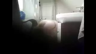 ناشئين إباحي قاسي: أثداء طبيعية وفرج ضيق