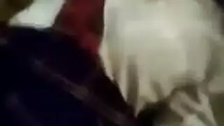 طالب سغير ينيك المدرسه