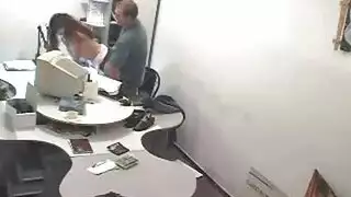 قذف بكاميرا خفية: إكس إكس إكس في المكاتب والفصول